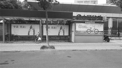 銅陵市委市政府旁邊的站點(diǎn)內(nèi)空空蕩蕩。